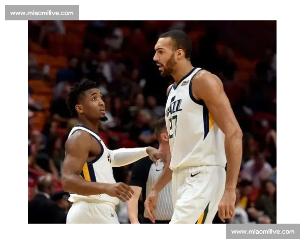 水星女篮挑战西雅图风暴全力争夺季后赛席位展开激烈对决